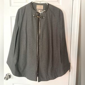Banana Republic Gray Wool-blend Cape, size XS/S. Pre-loved condition.